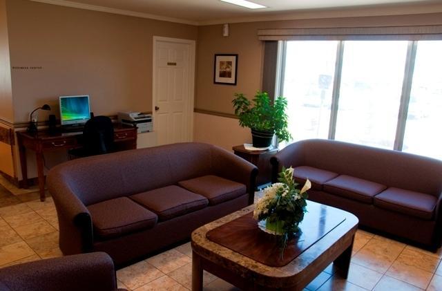 Dauphin Canway Inn & Suites מראה חיצוני תמונה