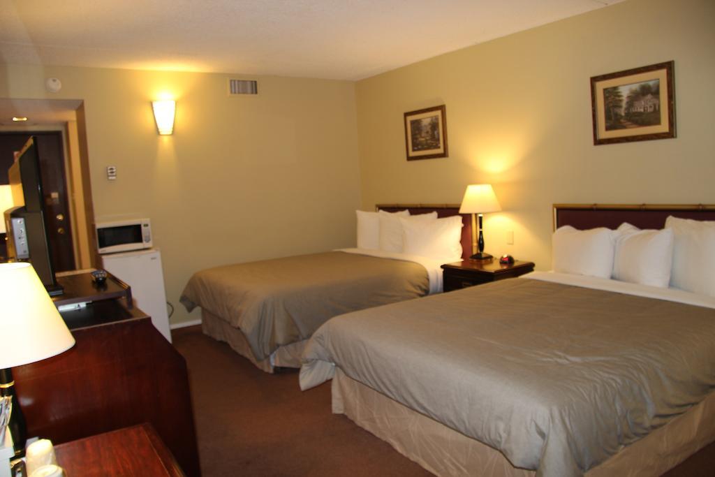 Dauphin Canway Inn & Suites מראה חיצוני תמונה