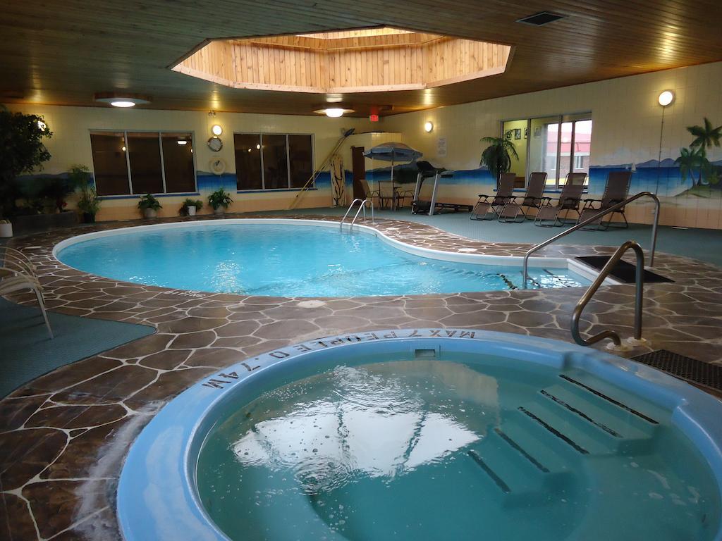 Dauphin Canway Inn & Suites מראה חיצוני תמונה