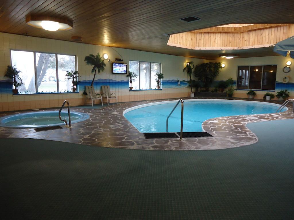 Dauphin Canway Inn & Suites מראה חיצוני תמונה