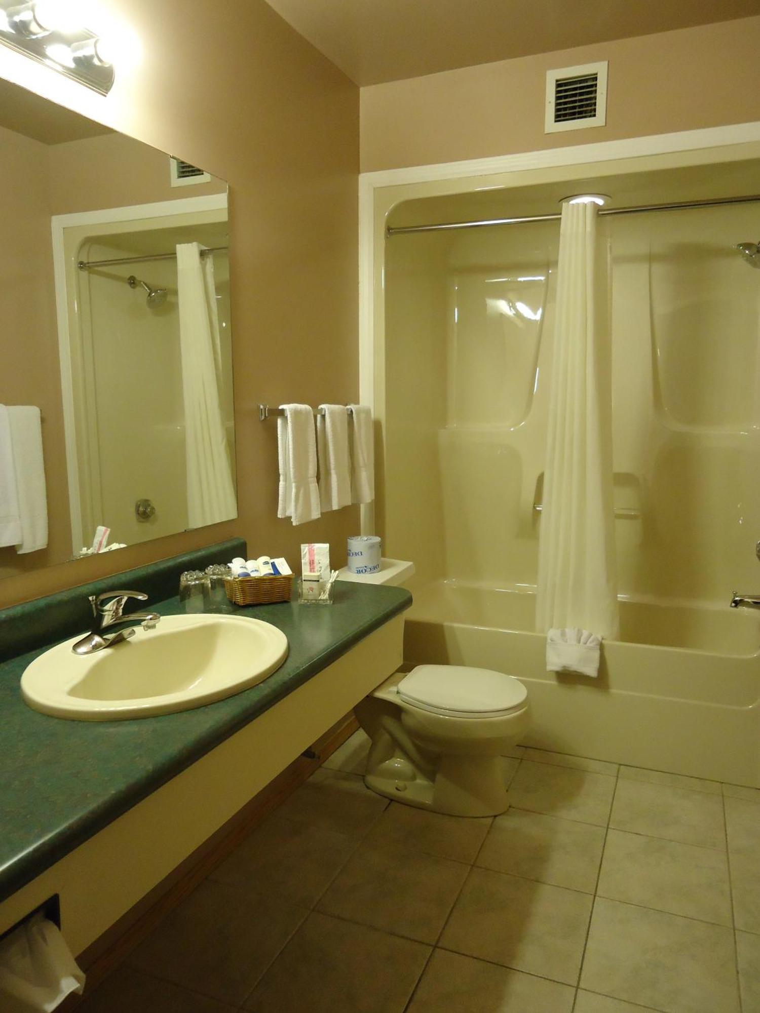Dauphin Canway Inn & Suites חדר תמונה