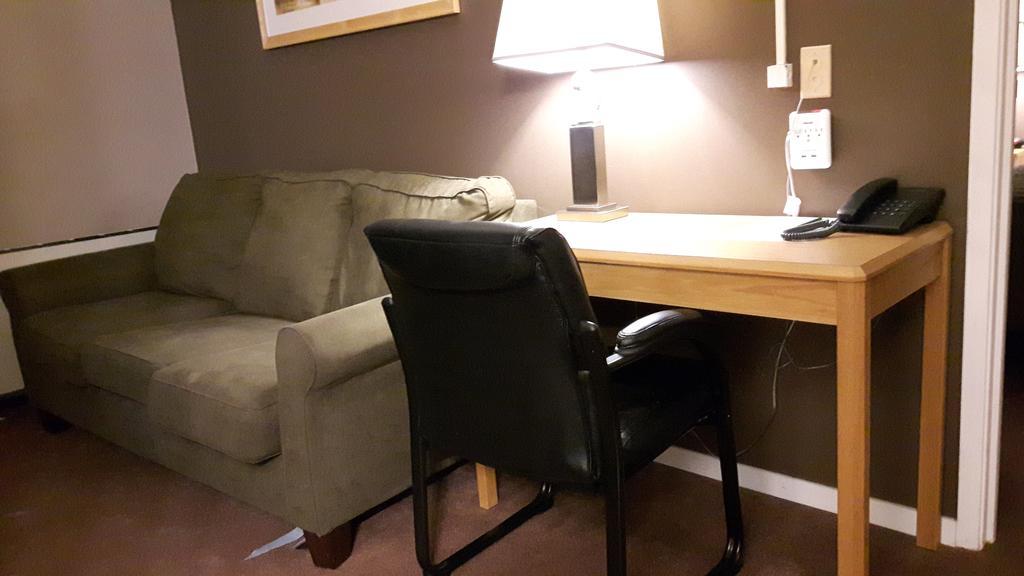 Dauphin Canway Inn & Suites מראה חיצוני תמונה
