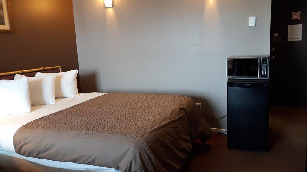 Dauphin Canway Inn & Suites מראה חיצוני תמונה