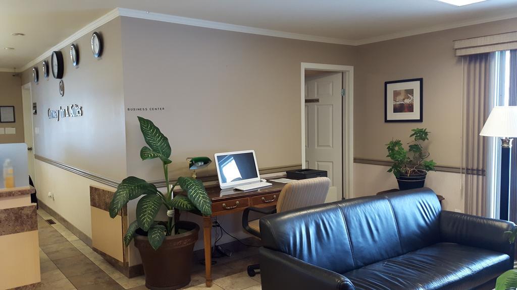 Dauphin Canway Inn & Suites מראה חיצוני תמונה